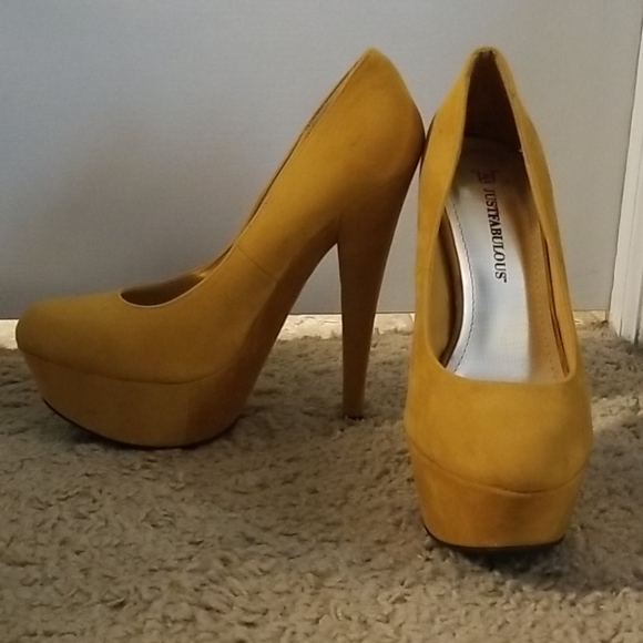 mustard yellow pumps
